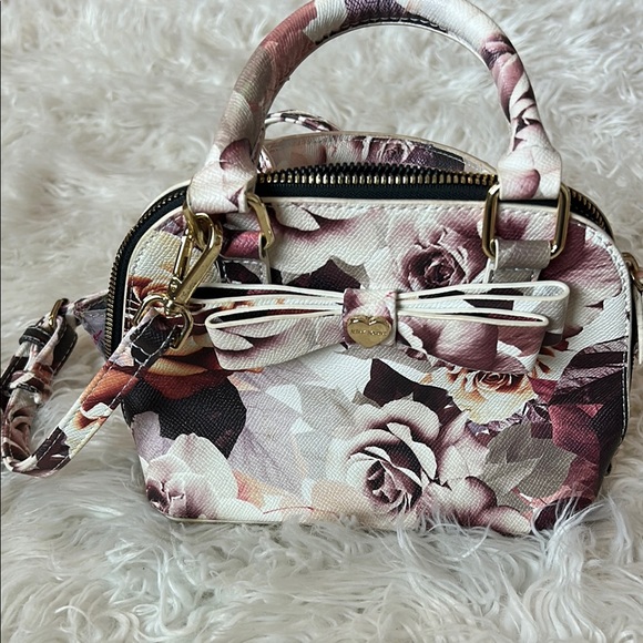 EUC, Betsey Johnson, CROSSBODY FLORAL, GOLD HEART/FLORAL BOW, FAUX LEATHER - Picture 1 of 15